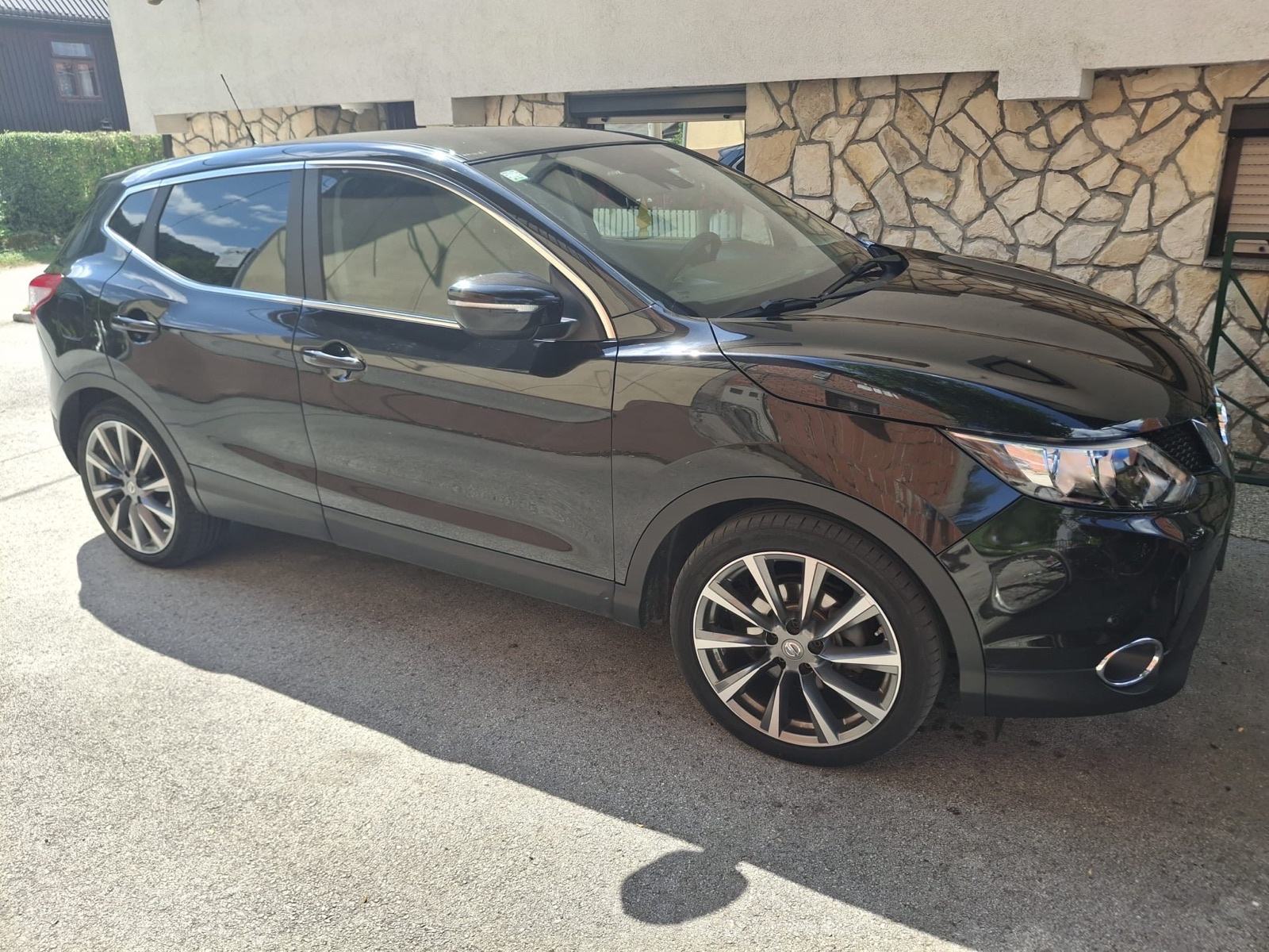Nissan Qashqai 1,6 dCi / 4x4 / NAVI / XENON / ALU / PDC / REG 3-2027, fotografija 1