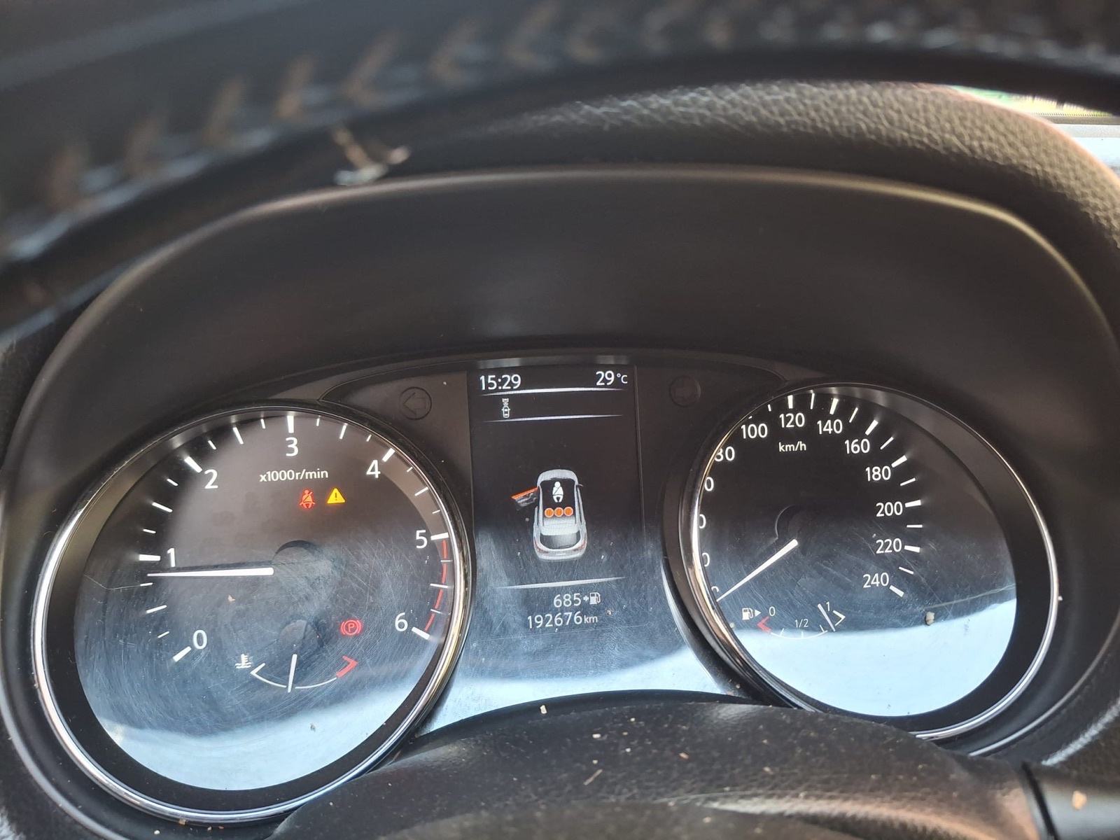 Nissan Qashqai 1,6 dCi / 4x4 / NAVI / XENON / ALU / PDC / REG 3-2027, fotografija 4