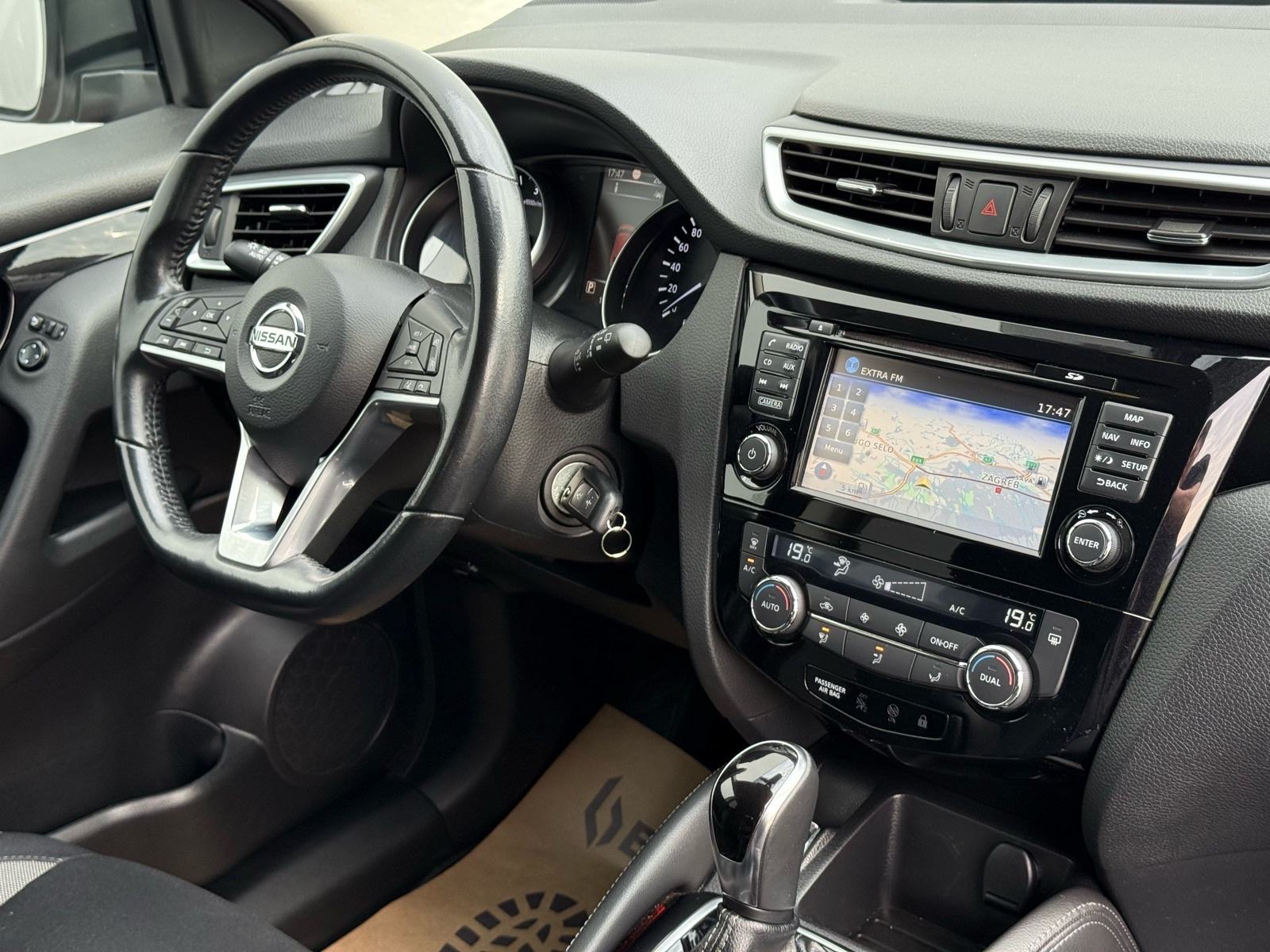 Nissan Qashqai 1.6 dCi Acenta*AUTOMATIK*KAMERA*RADAR*ALU*JAMSTVO*, fotografija 19