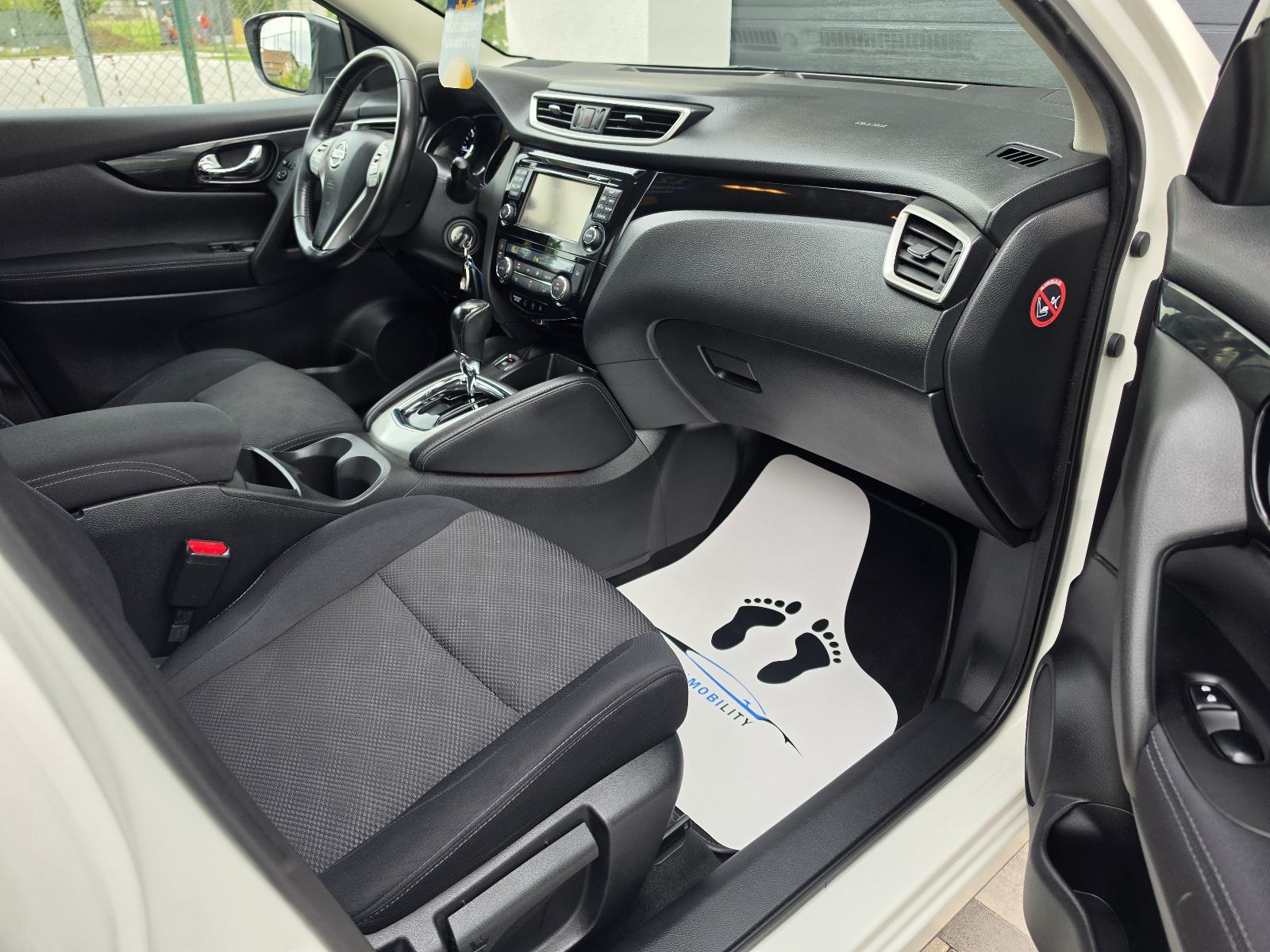 Nissan Qashqai 1,6 dCi ACENTA AUTOMATIK PERL KAMERA 360° *GARANCIJA*, fotografija 12