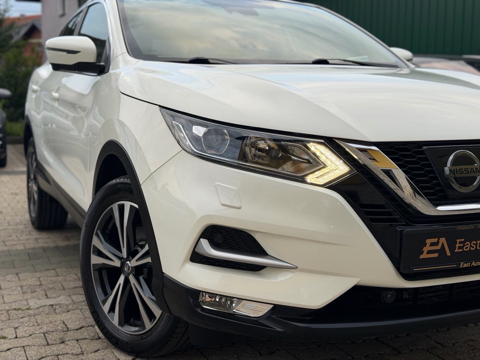 Nissan Qashqai 1,6 dCi Automatik, N-Connecta, Servisna, Kamere 360°, fotografija 6