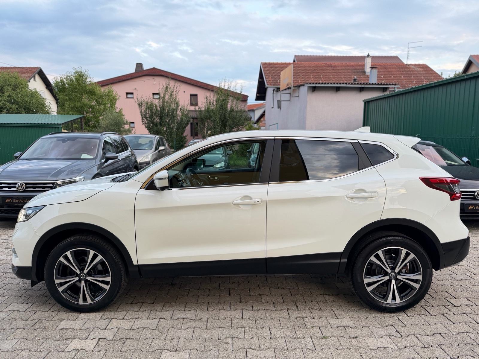 Nissan Qashqai 1,6 dCi Automatik, N-Connecta, Servisna, Kamere 360°, fotografija 8