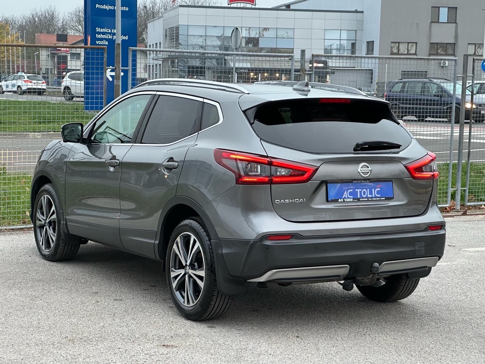 Nissan Qashqai 1.6 dCi automatik *PANORAMA* *360 KAMERA* *LED*, fotografija 6