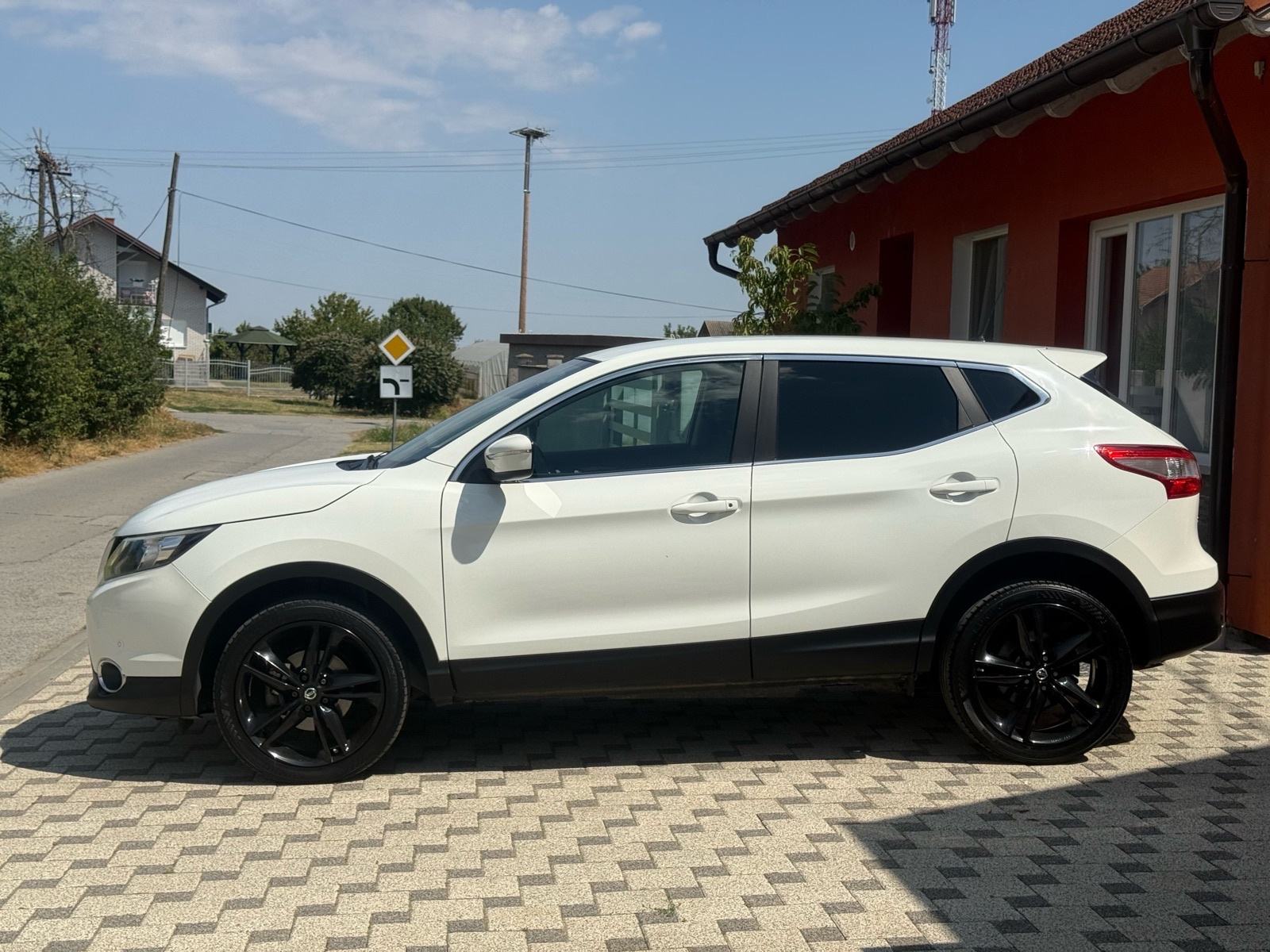 Nissan Qashqai 1,6 dCi ** NAVIGACIJA* KAMERA* PDC** TEMPOMAT**, fotografija 8