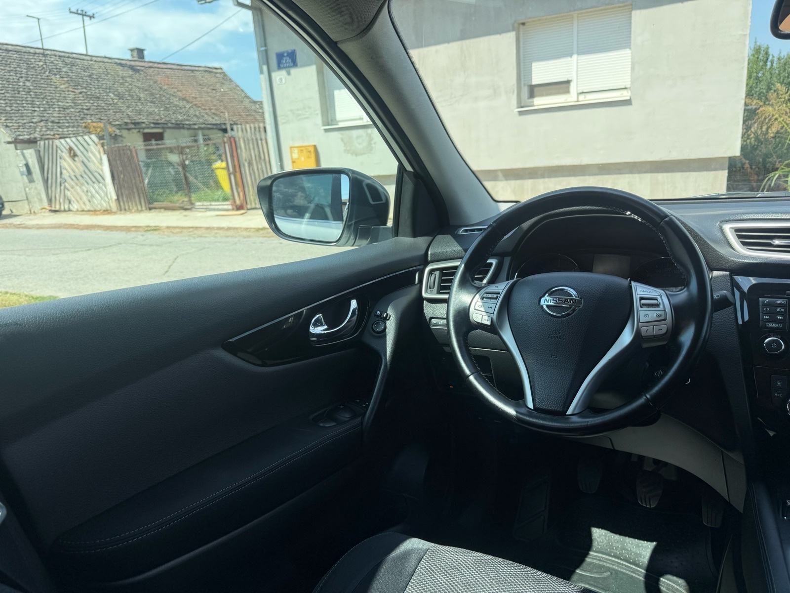Nissan Qashqai 1,6 dCi ** NAVIGACIJA* KAMERA* PDC** TEMPOMAT**, fotografija 12