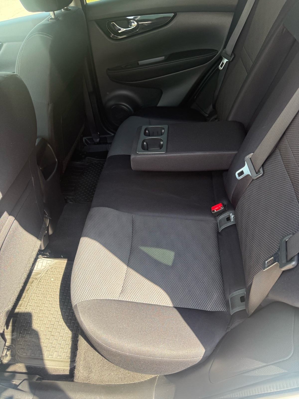 Nissan Qashqai 1,6 dCi ** NAVIGACIJA* KAMERA* PDC** TEMPOMAT**, fotografija 15