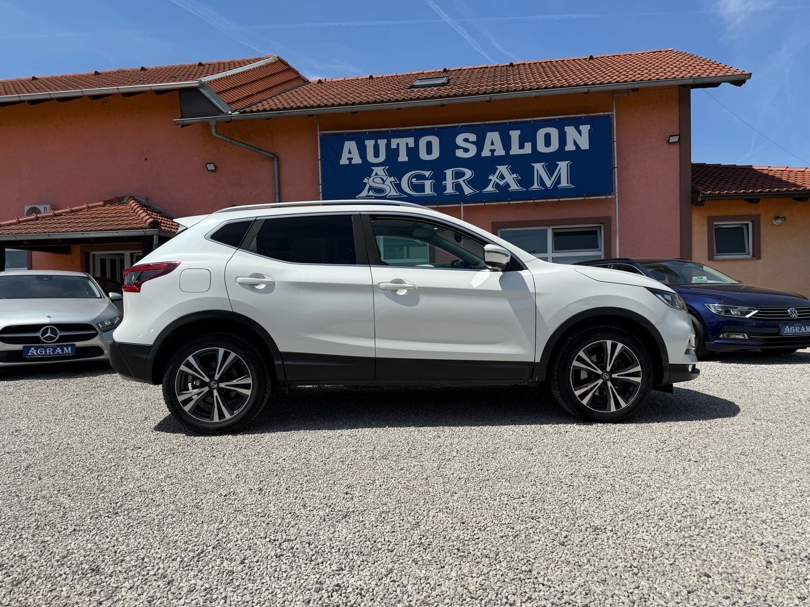 Nissan Qashqai 1.6 Dci*REDIZAJN*N-CONNECTA*NAVI*KAMERA 360%*PANORAMA*, fotografija 5