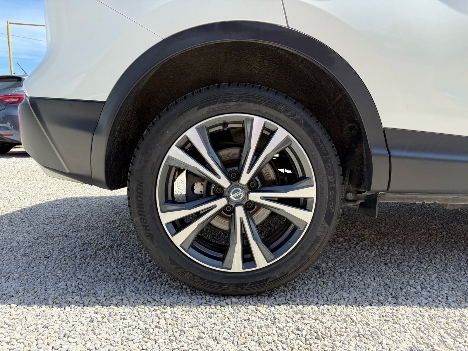 Nissan Qashqai 1.6 Dci*REDIZAJN*N-CONNECTA*NAVI*KAMERA 360%*PANORAMA*, fotografija 9