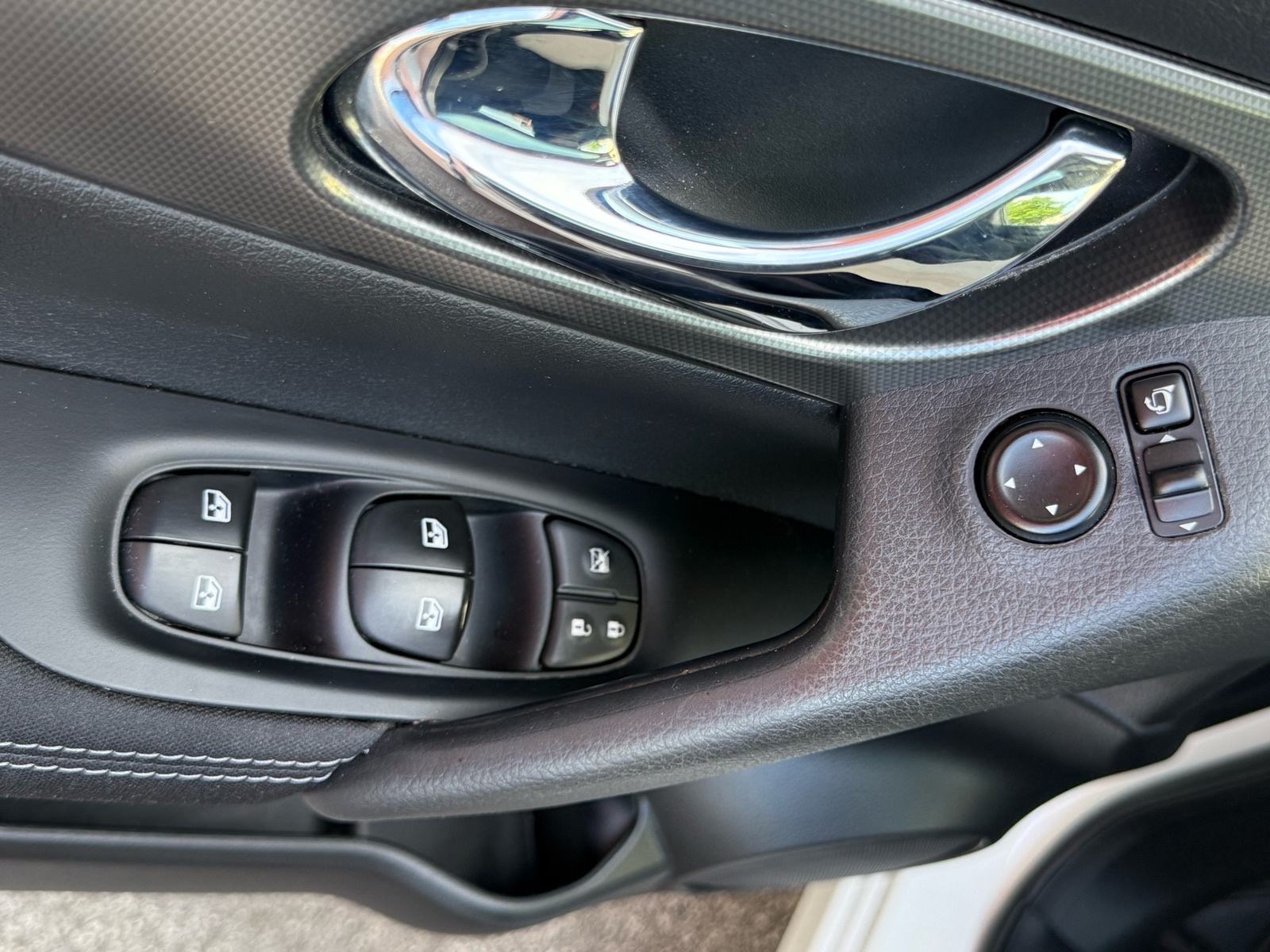 Nissan Qashqai 1.6 Dci*REDIZAJN*N-CONNECTA*NAVI*KAMERA 360%*PANORAMA*, fotografija 12