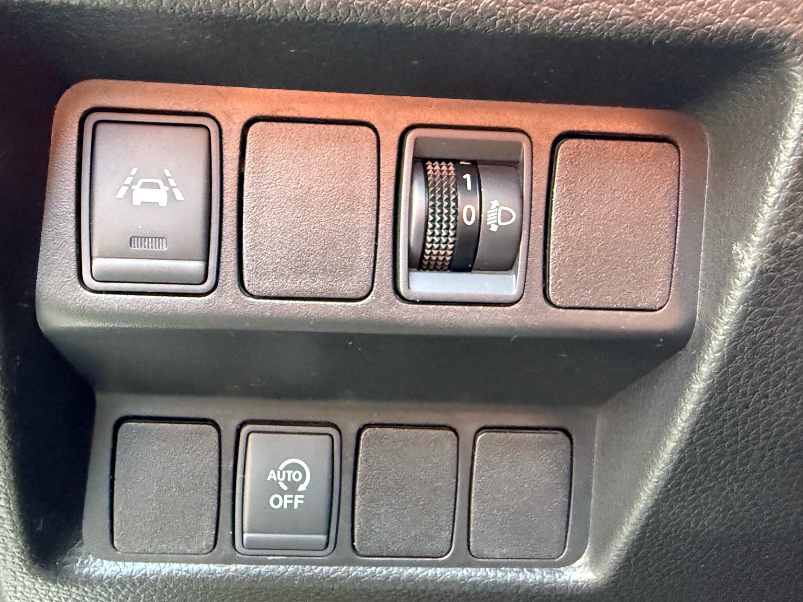 Nissan Qashqai 1.6 Dci*REDIZAJN*N-CONNECTA*NAVI*KAMERA 360%*PANORAMA*, fotografija 13