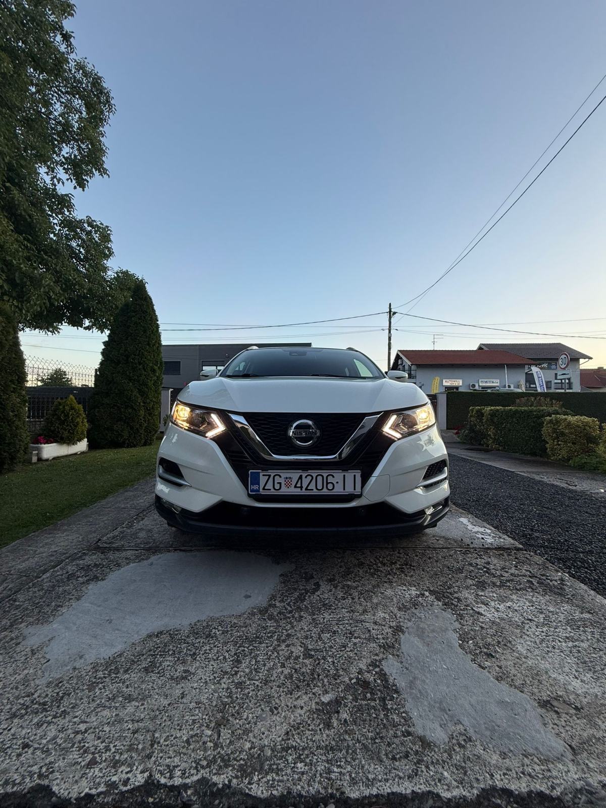 Nissan Qashqai 1,6 dCi kamera, panorama, reg. 11.2026., fotografija 19