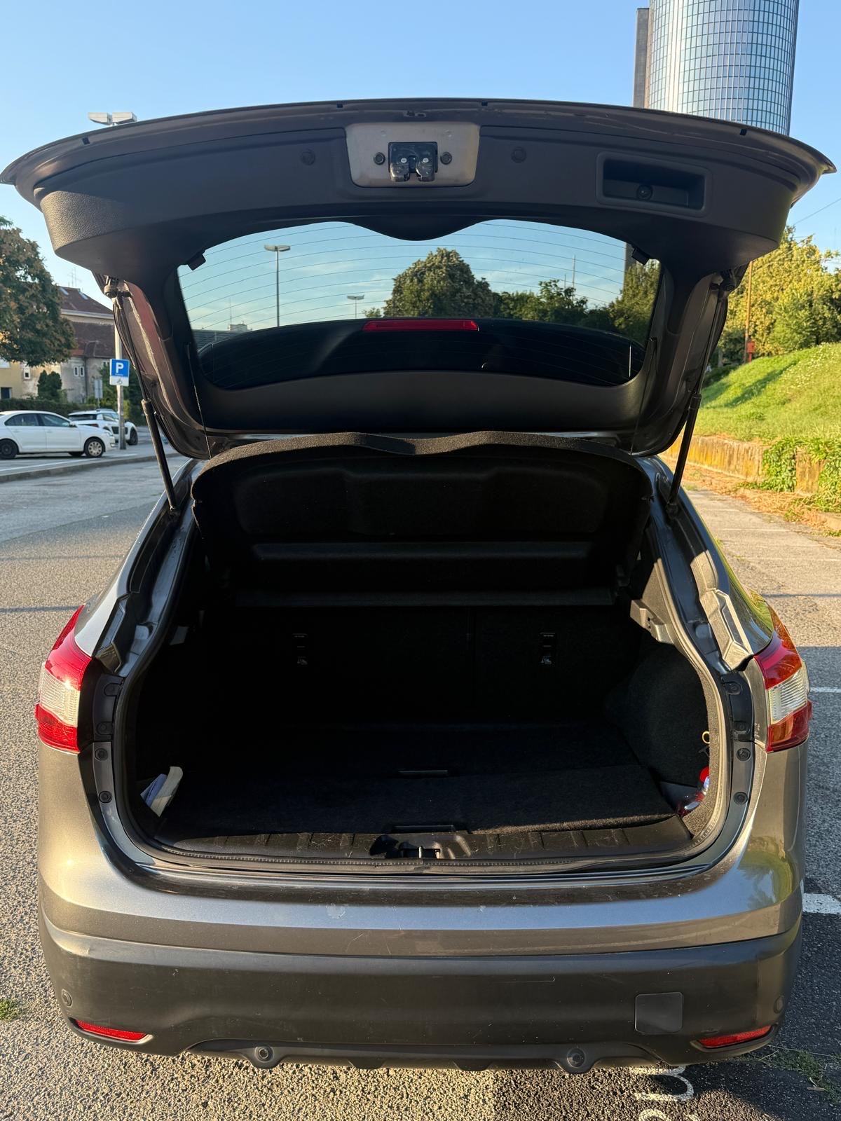 Nissan Qashqai 1,6 dCi oprema Tekna, fotografija 9