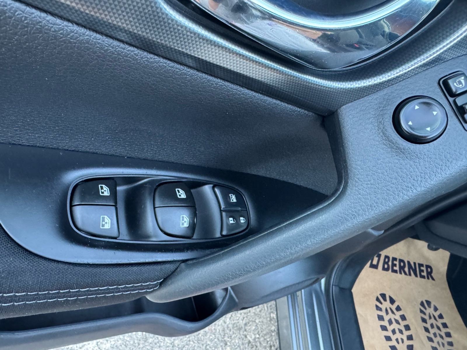 Nissan Qashqai 1,6 dCi Tekna, panorama, 360 kamera, fotografija 12