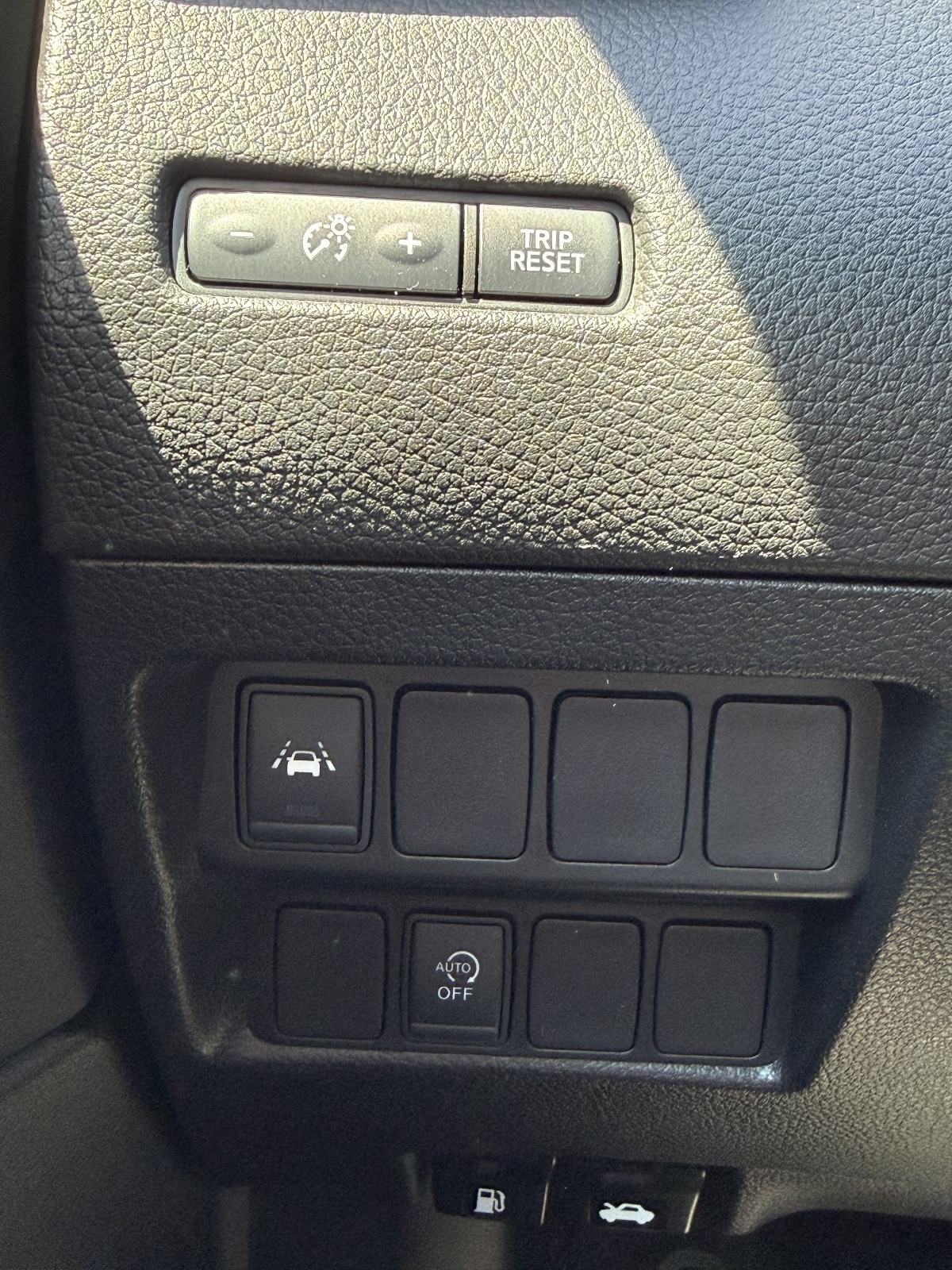 Nissan Qashqai 1,7 DCI 150ks SERV.,NAVI.,LED.,XENON,PANO.,KAM.360, fotografija 16