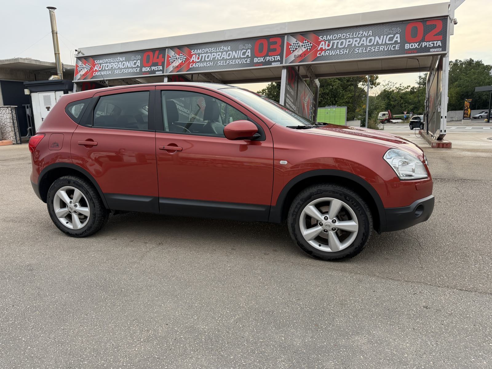 Nissan Qashqai 2,0 dCi-4x4-REG 7/27–HITNO, fotografija 3
