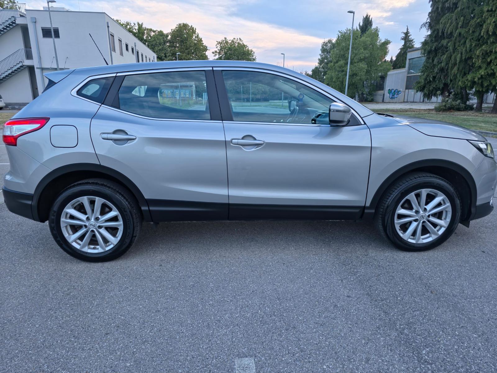 Nissan Qashqai AUTOMATIK SAMO 99000KM, fotografija 8