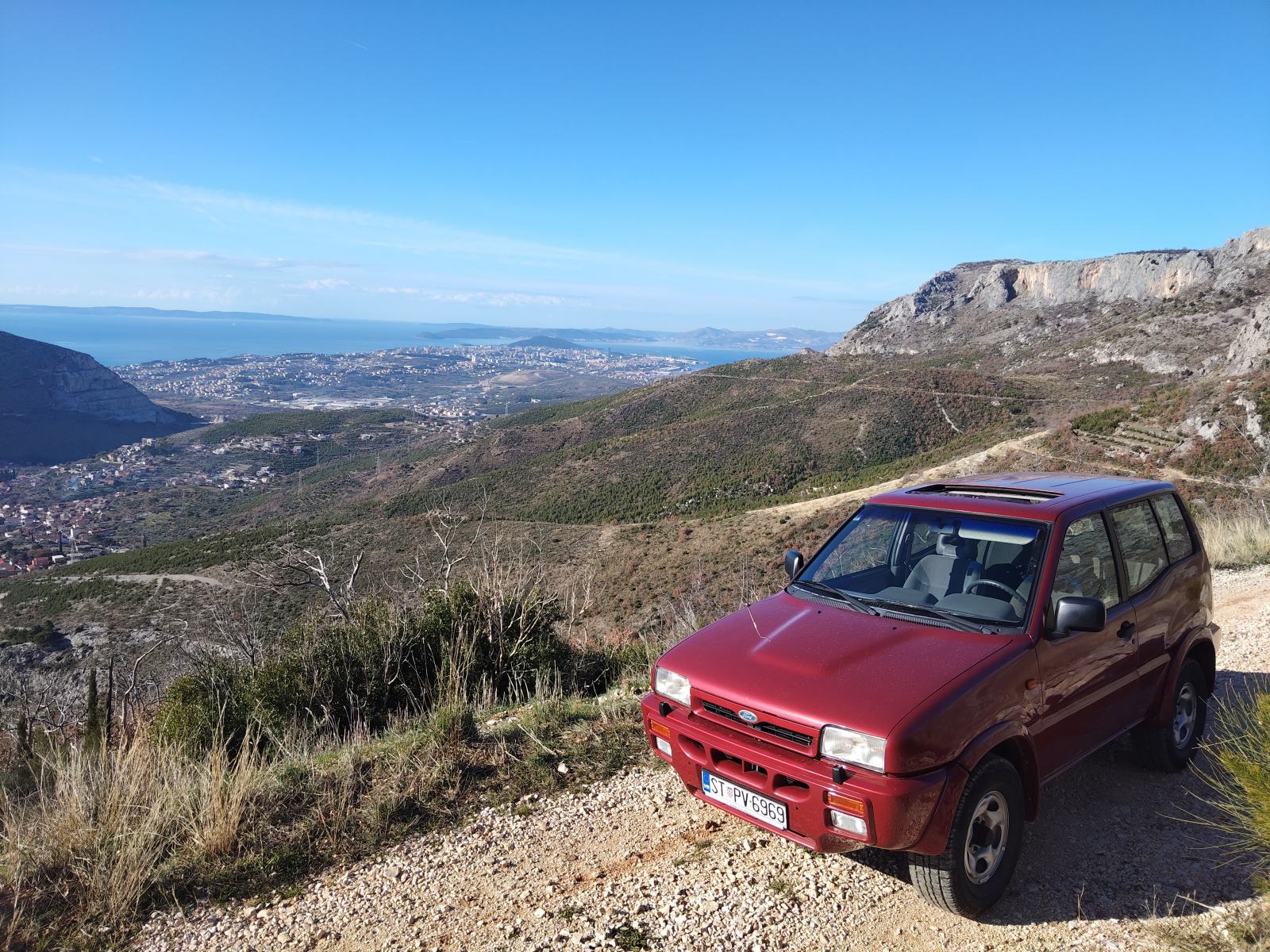 Nissan Terrano 2.4i GLX, pogled izvana - slika 1