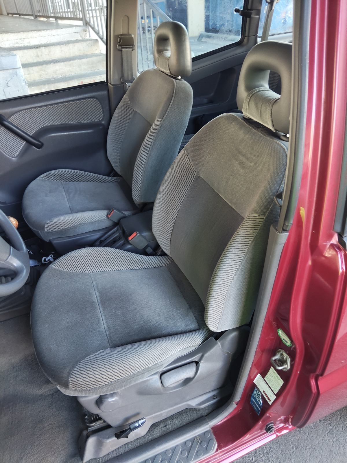 Nissan Terrano 2.4i GLX, pogled izvana - slika 2