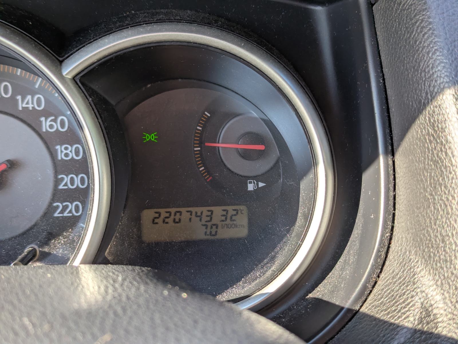 Nissan Tiida 1,6 REG 04/27, klima *POVOLJNO*, fotografija 11