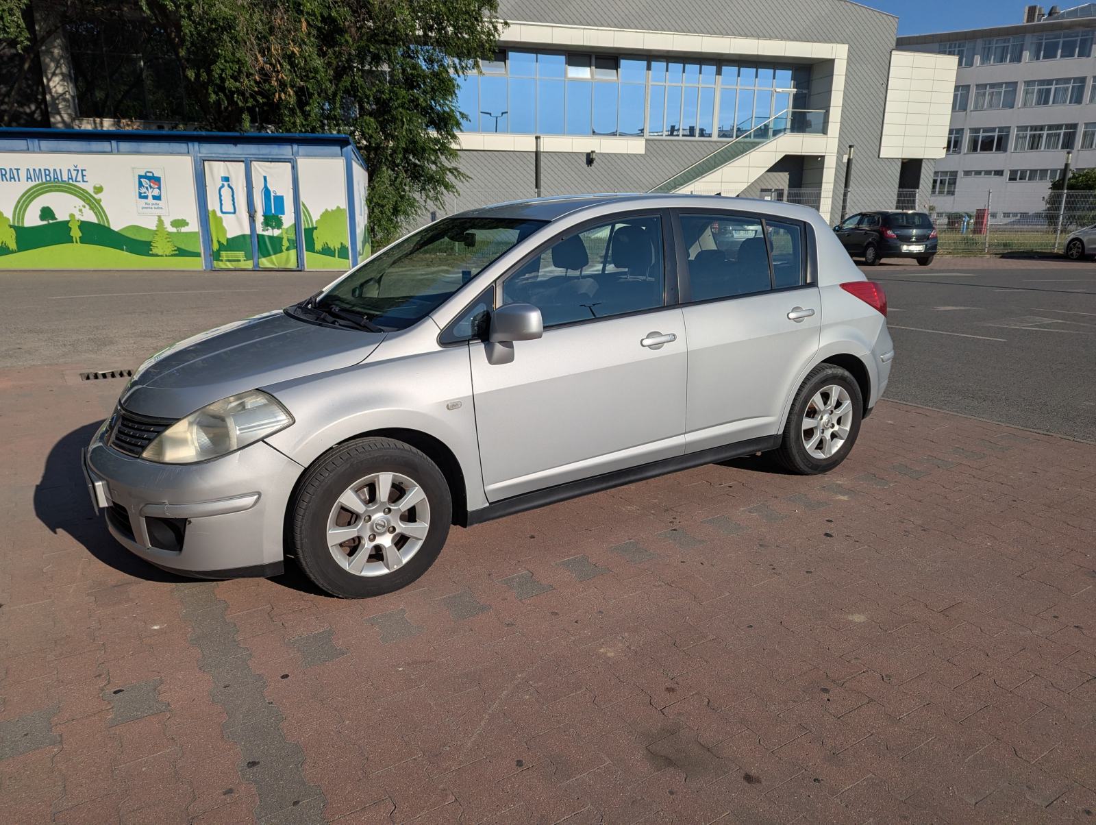 Nissan Tiida 1,6 REG 04/27, klima *POVOLJNO*, pogled izvana - slika 1