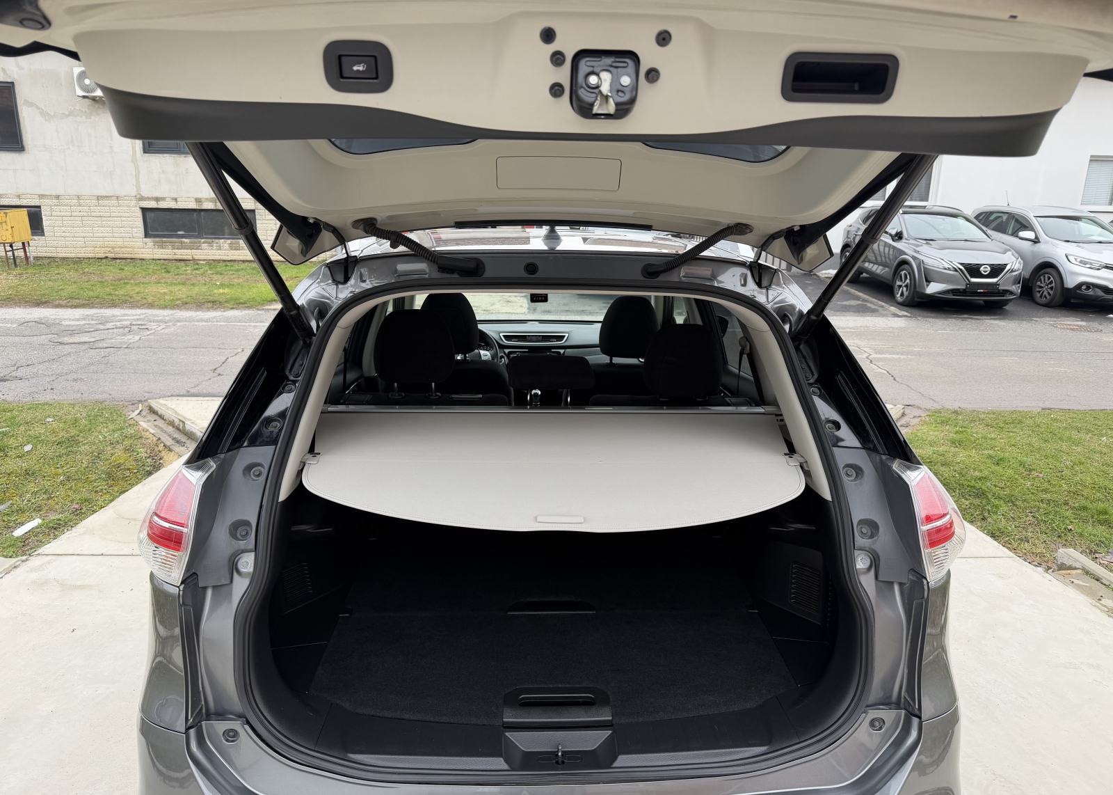Nissan X-Trail 1,6 dCi PANORAMA...NAVIGACIJA...KAMERE 360°...ALU..., fotografija 17
