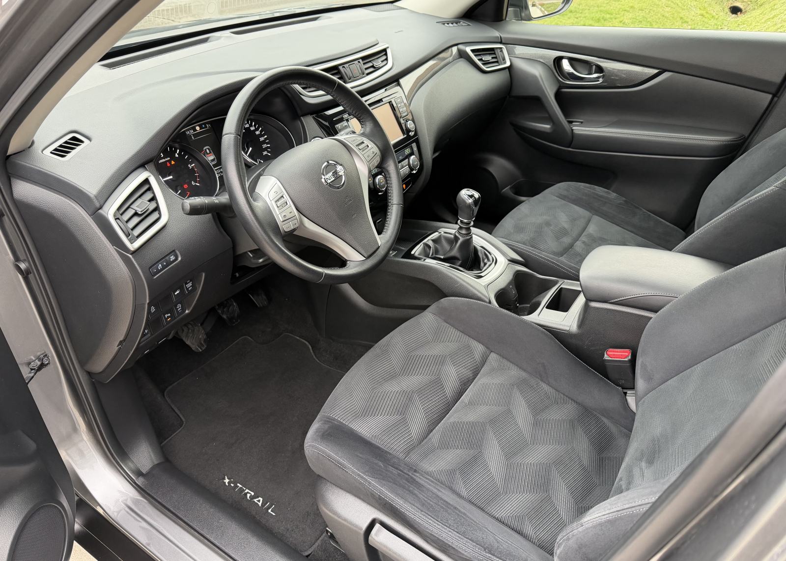 Nissan X-Trail 1,6 dCi PANORAMA...NAVIGACIJA...KAMERE 360°...ALU..., fotografija 9