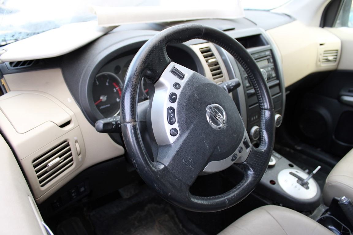 Nissan X-Trail 2,0 dCi SE karambolirano vozilo, fotografija 3
