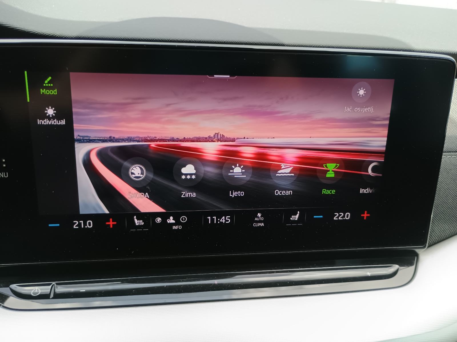 Octavia style 2,0 TDI 150ks,reg. 1 god, fotografija 11
