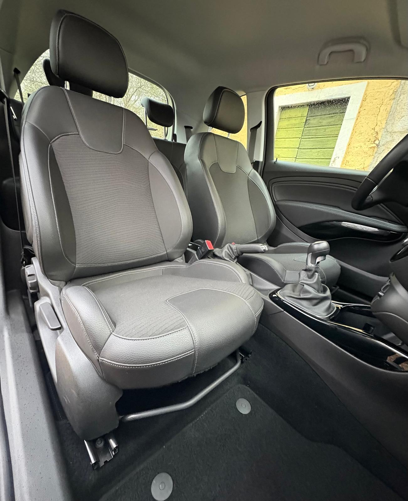 Opel Adam 1,2 i / reg do 02/2027 / koža / sport, fotografija 12