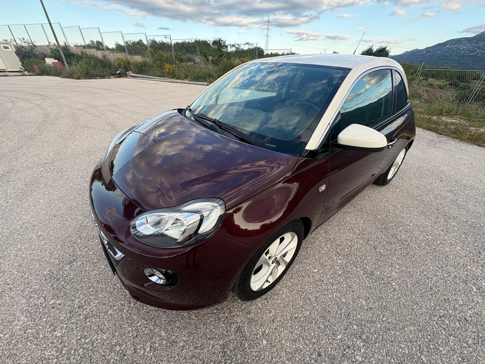 Opel Adam 1,2 i / reg do 02/2027 / koža / sport, fotografija 7