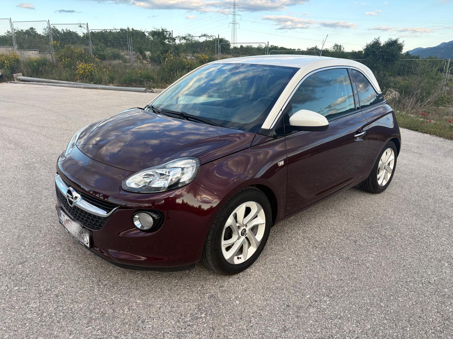 Opel Adam 1,2 i / reg do 02/2027 / koža / sport, fotografija 4