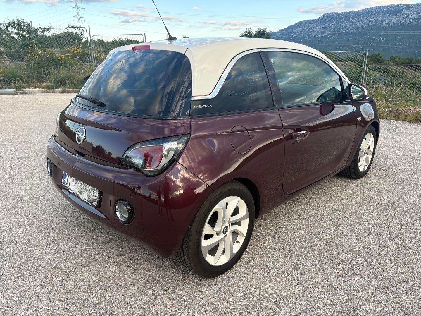 Opel Adam 1,2 i / reg do 02/2027 / koža / sport, fotografija 3