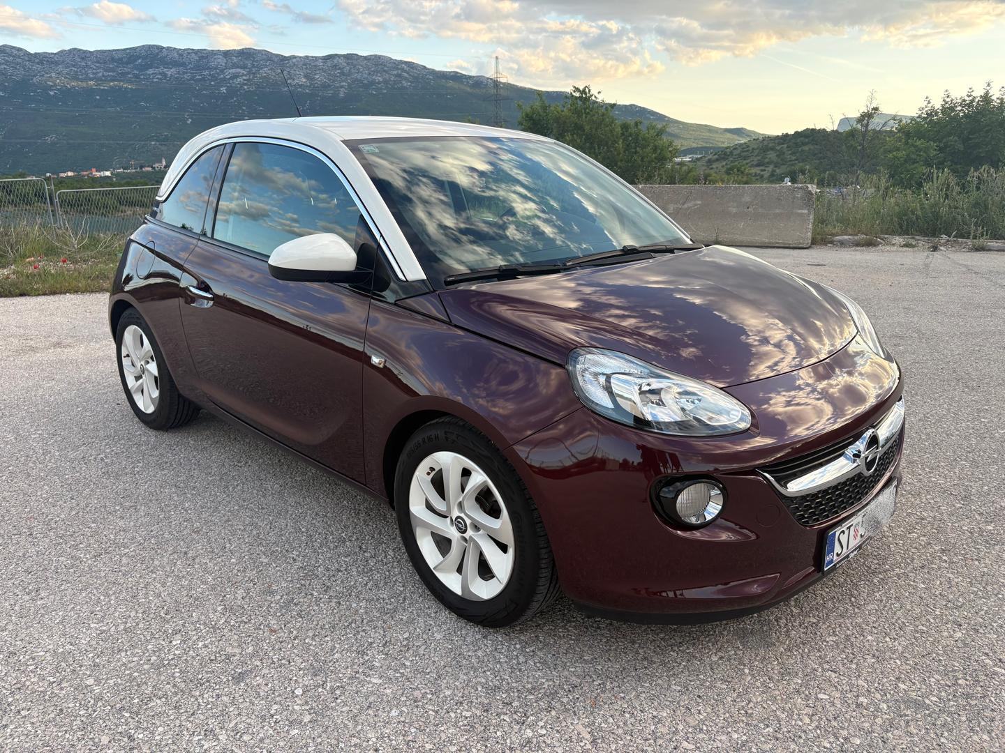 Opel Adam 1,2 i / reg do 02/2027 / koža / sport, fotografija 1