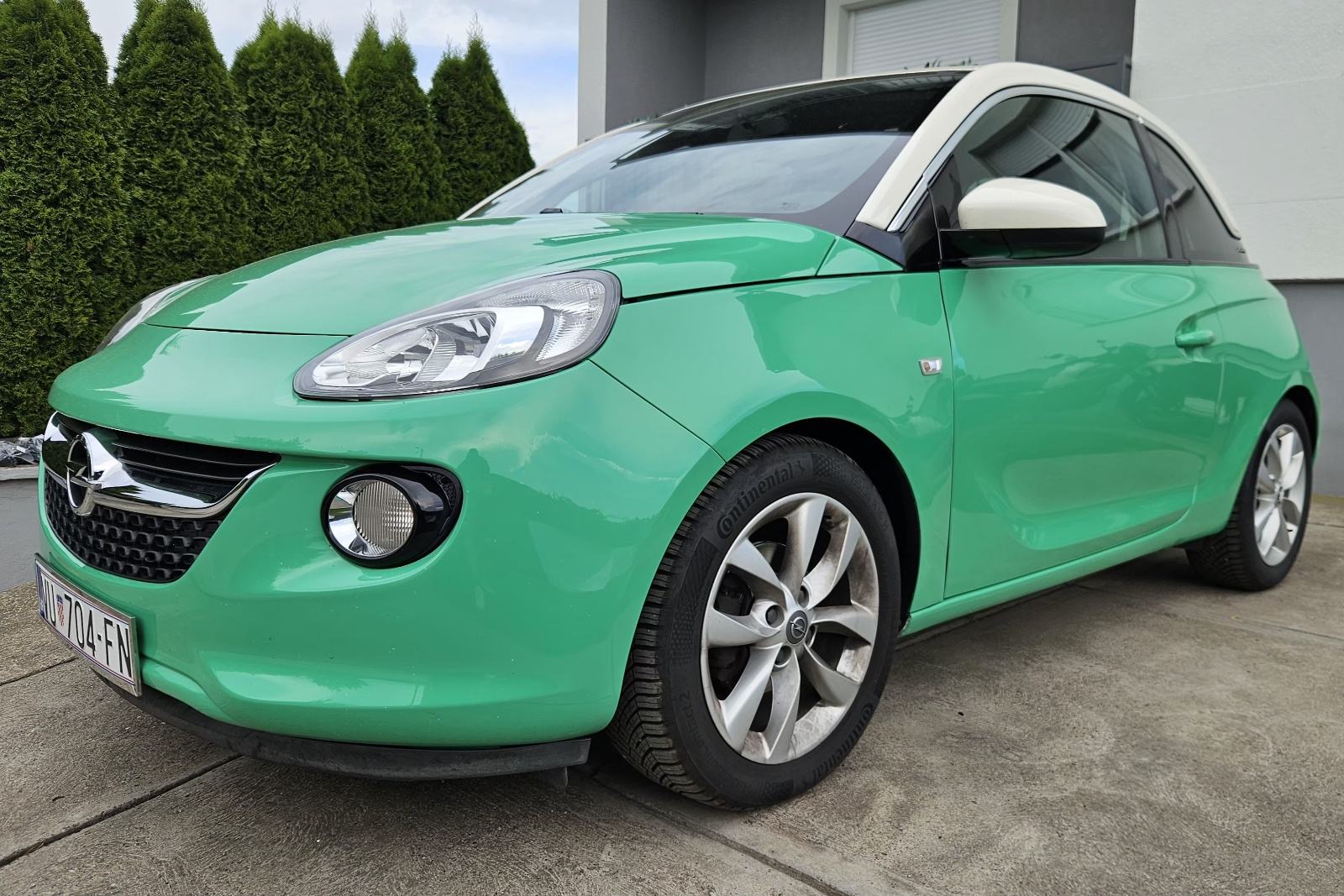 Opel Adam 1.2, fotografija 1