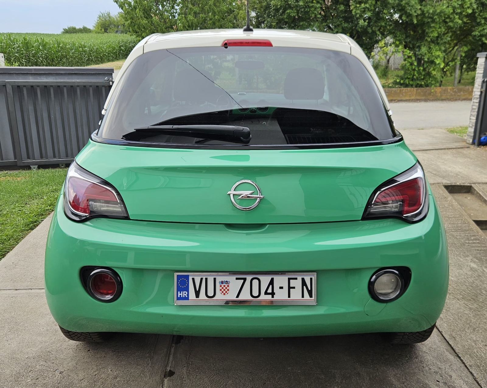 Opel Adam 1.2, fotografija 6