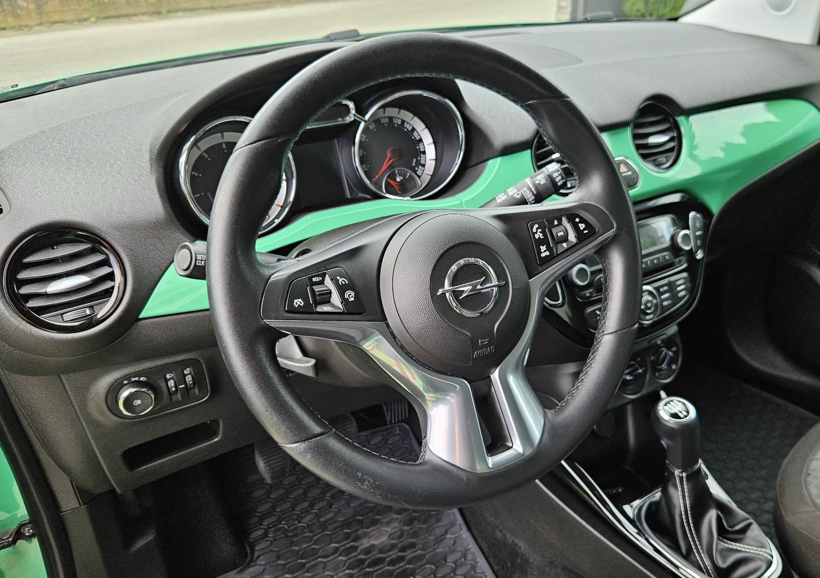 Opel Adam 1.2, fotografija 9