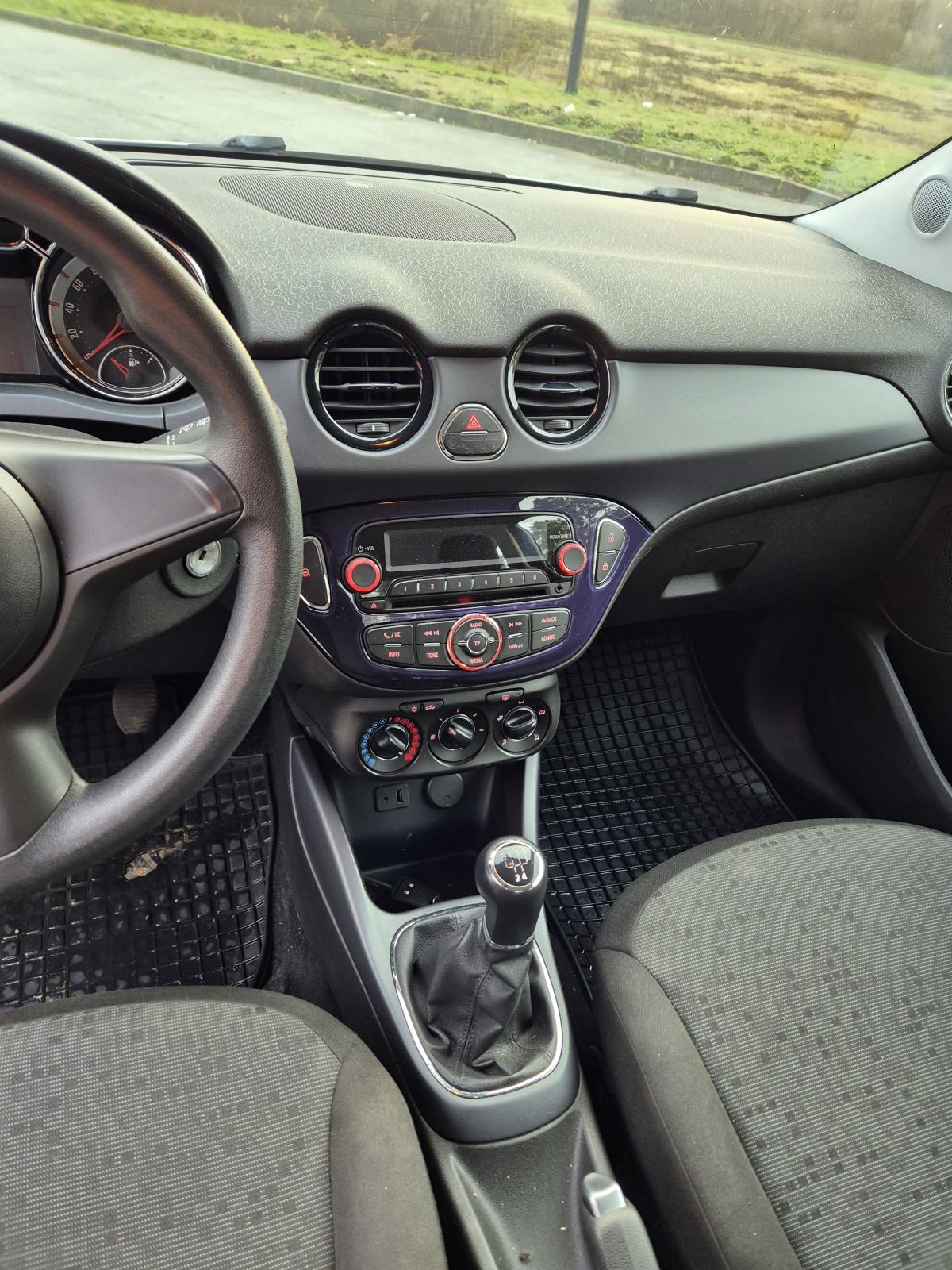 Opel Adam 1,2 uredno održavan (Servisna knjiga), fotografija 11