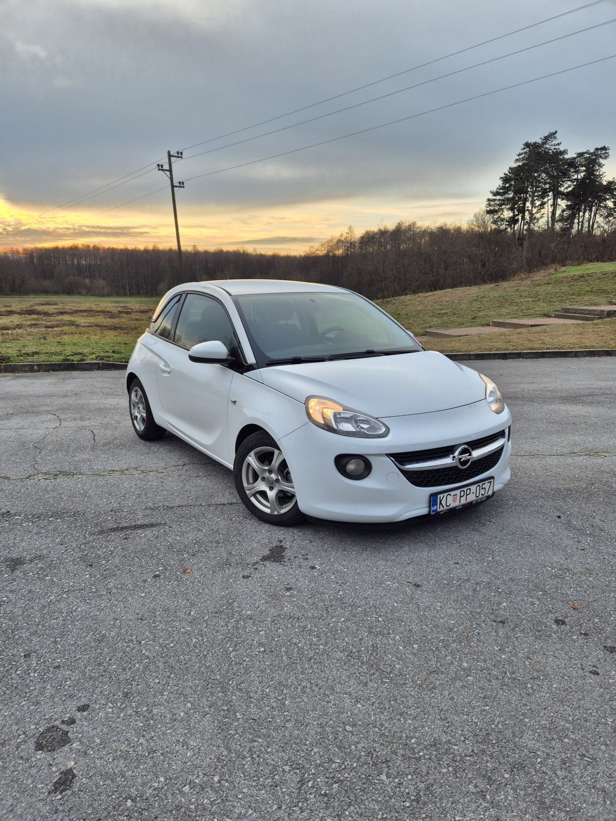 Opel Adam 1,2 uredno održavan (Servisna knjiga), pogled izvana - slika 2