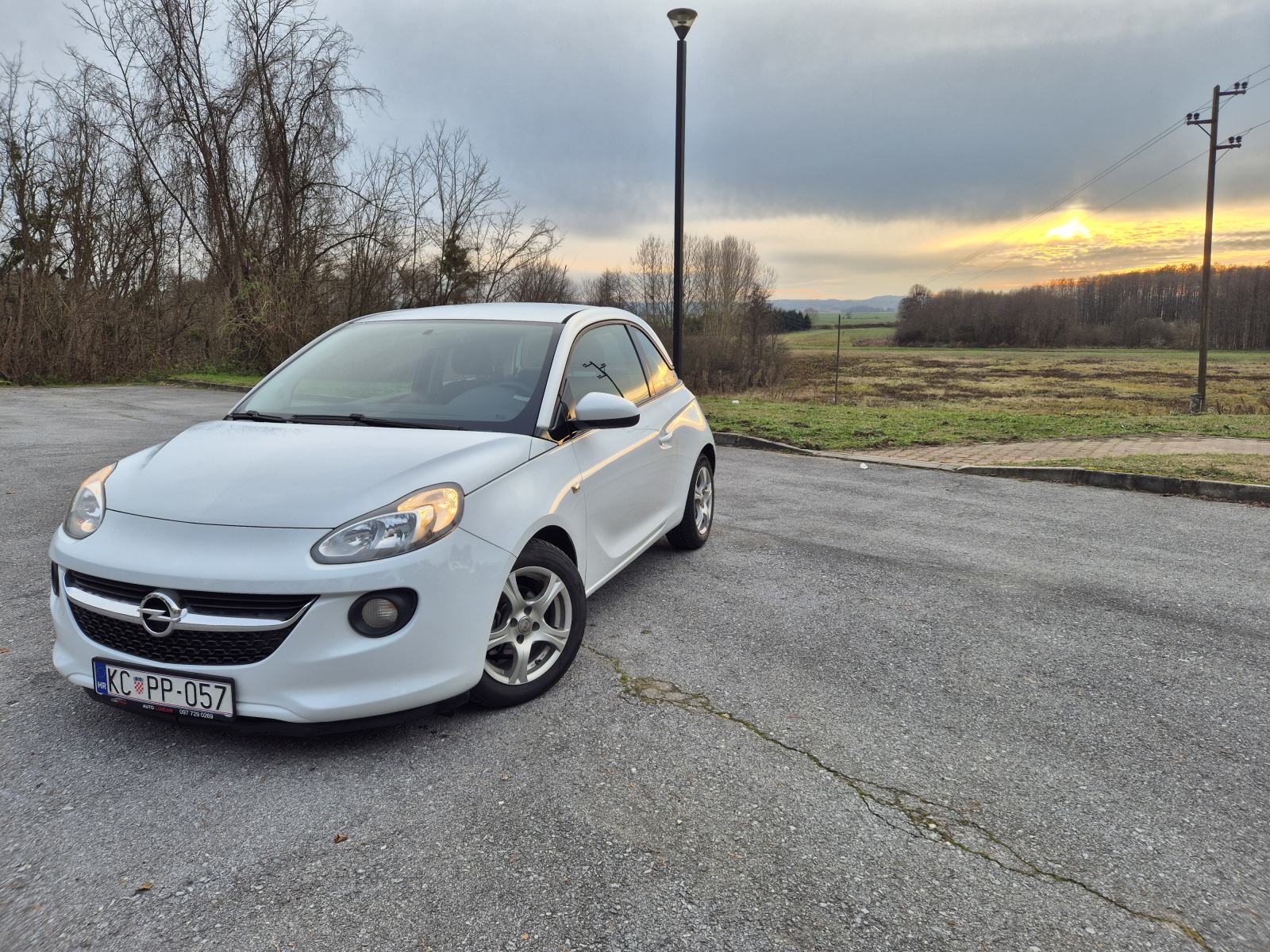 Opel Adam 1,2 uredno održavan (Servisna knjiga), pogled izvana - slika 1