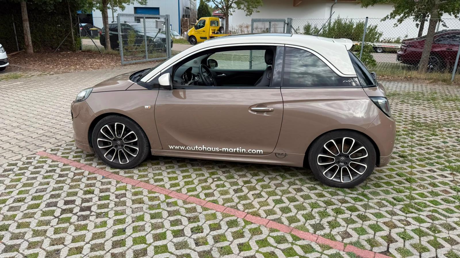 Opel ADAM 1.4 2013g - Oštećeno vozilo, fotografija 3