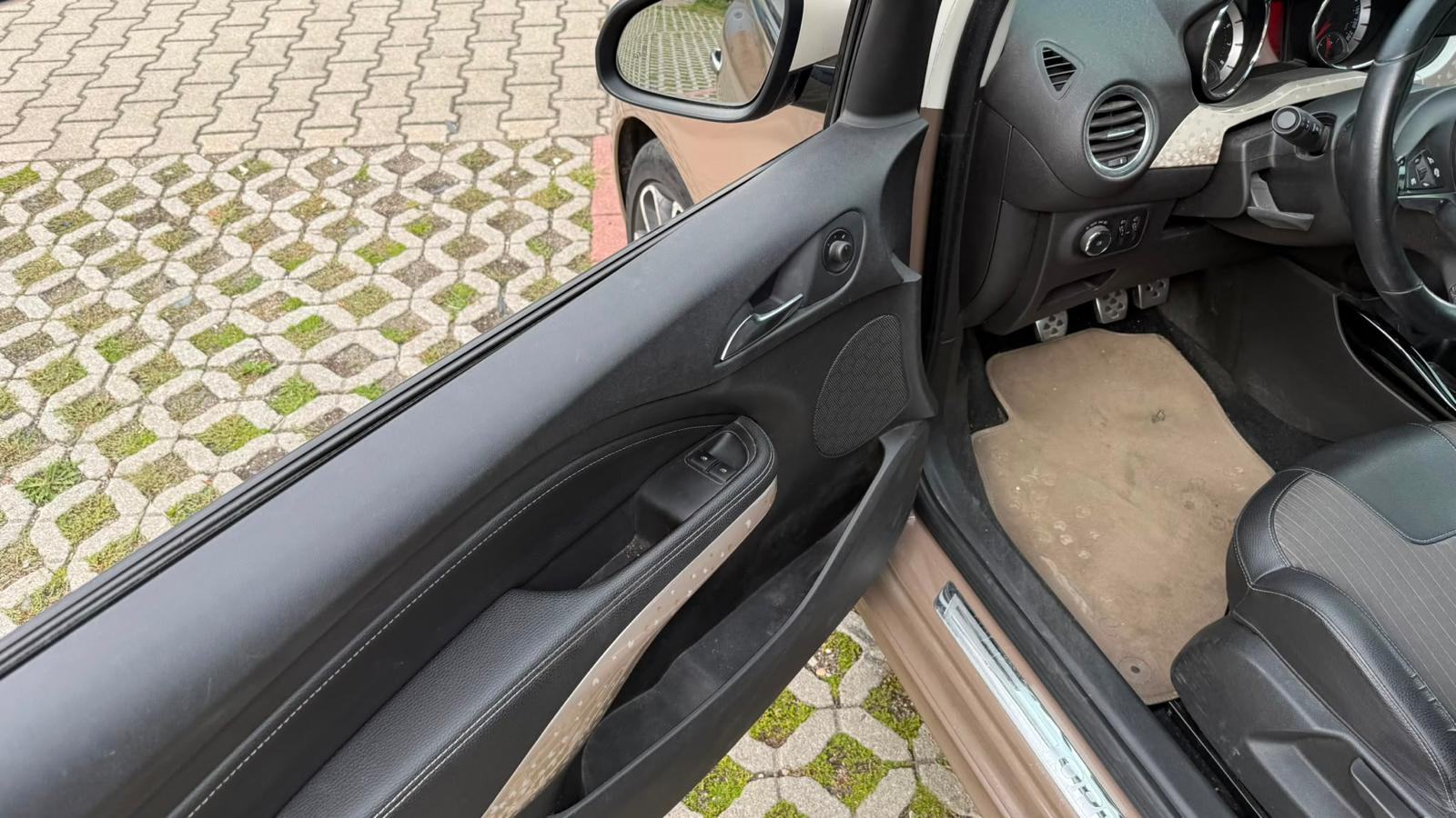 Opel ADAM 1.4 2013g - Oštećeno vozilo, fotografija 9