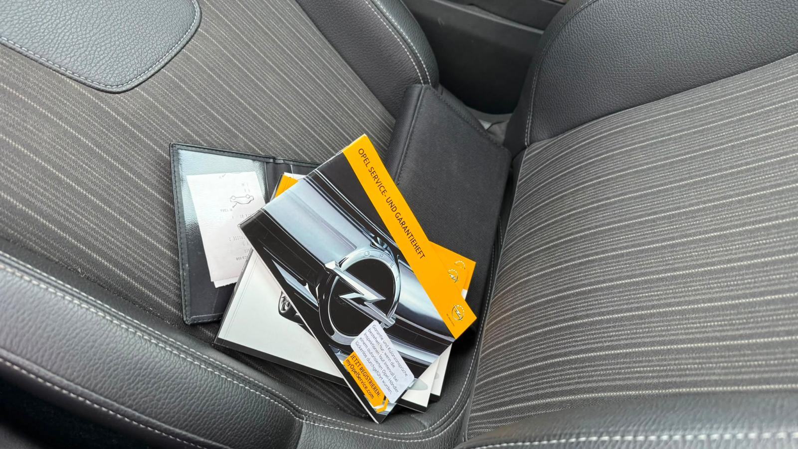 Opel ADAM 1.4 2013g - Oštećeno vozilo, fotografija 14