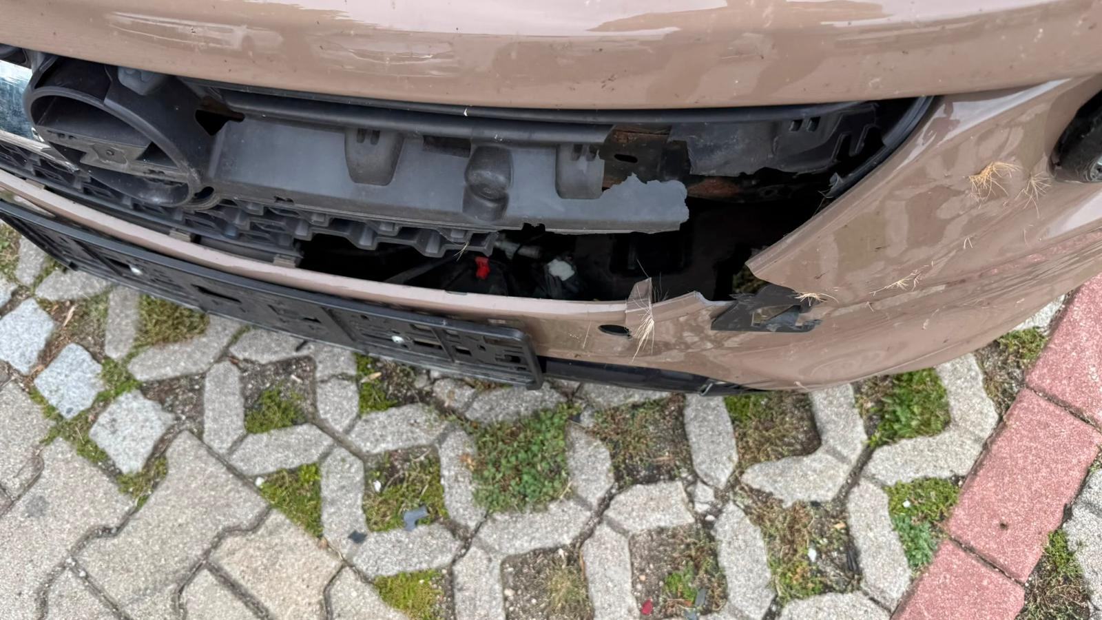 Opel ADAM 1.4 2013g - Oštećeno vozilo, fotografija 20