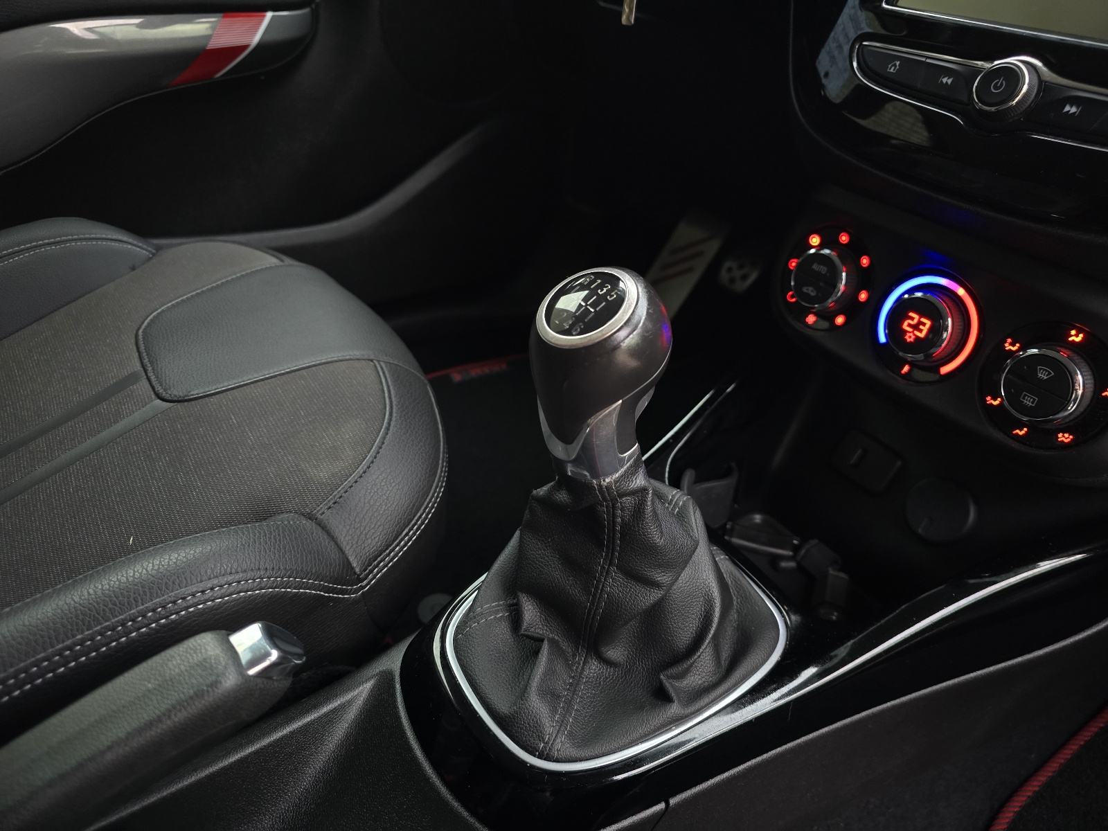 Opel Adam S 1.4 / Multimedija / Dig.Klima / Alu 18 / Sport /, fotografija 18