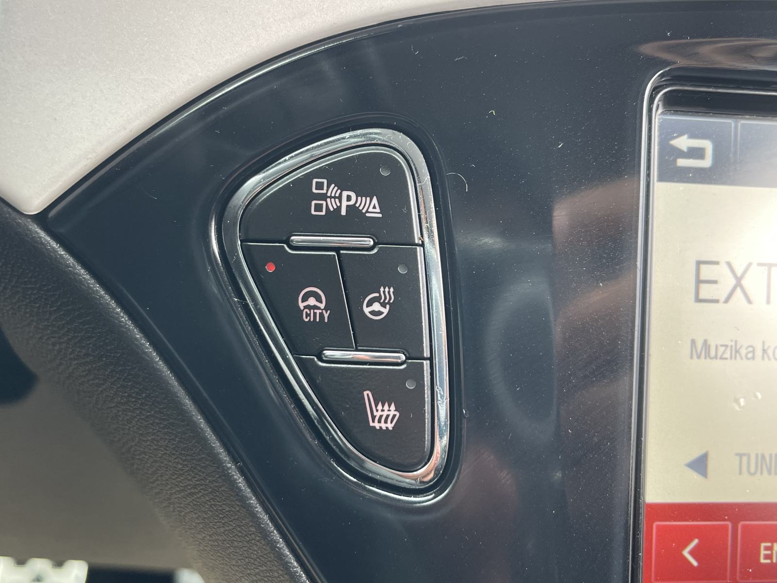 OPEL ADAM 1,4 •• ODLIČNO STANJE, GRIJANJE VOLANA / GRIJANJE SJEDALA ••, fotografija 18