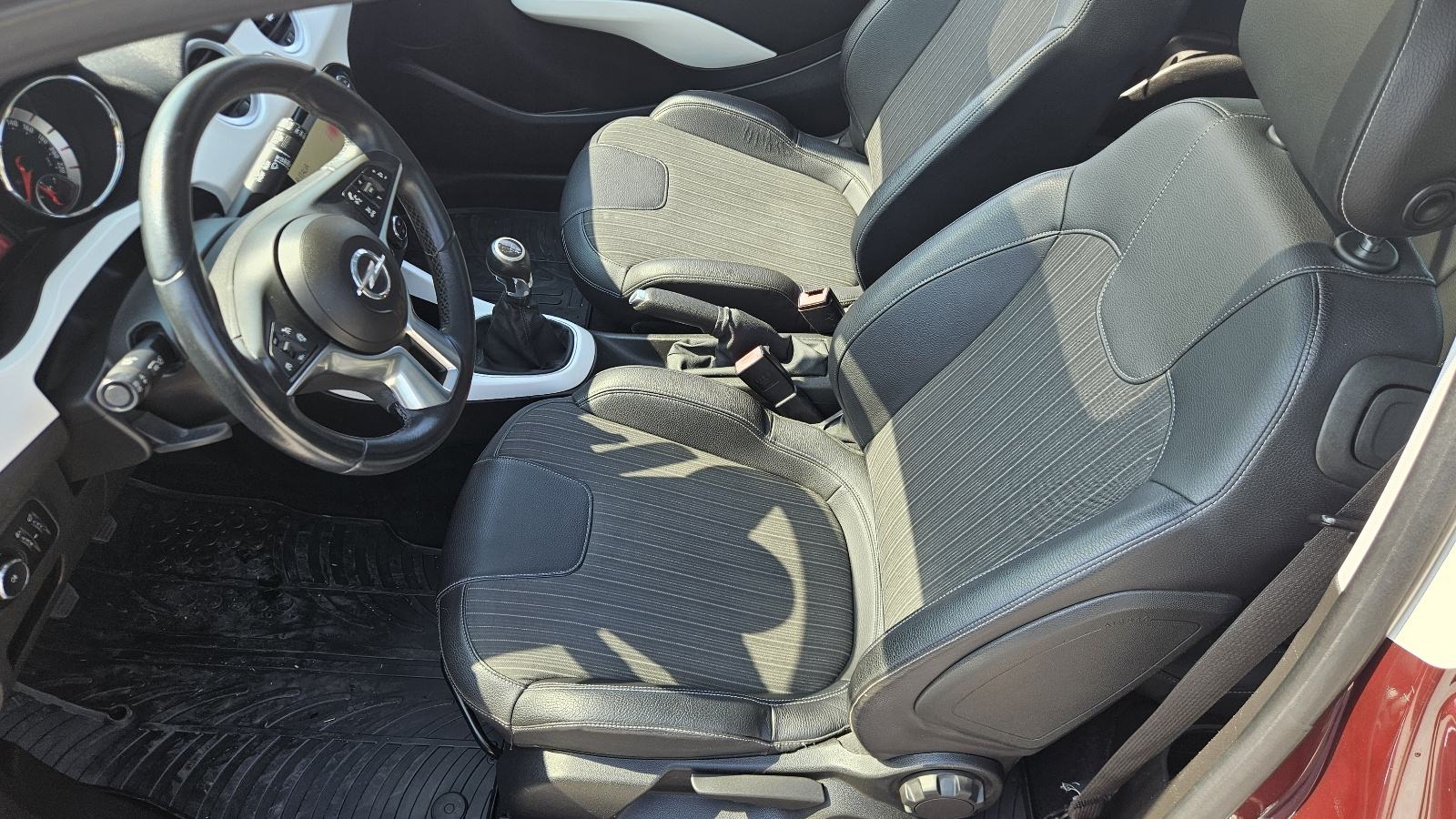 Opel Adam 1,4i, fotografija 9