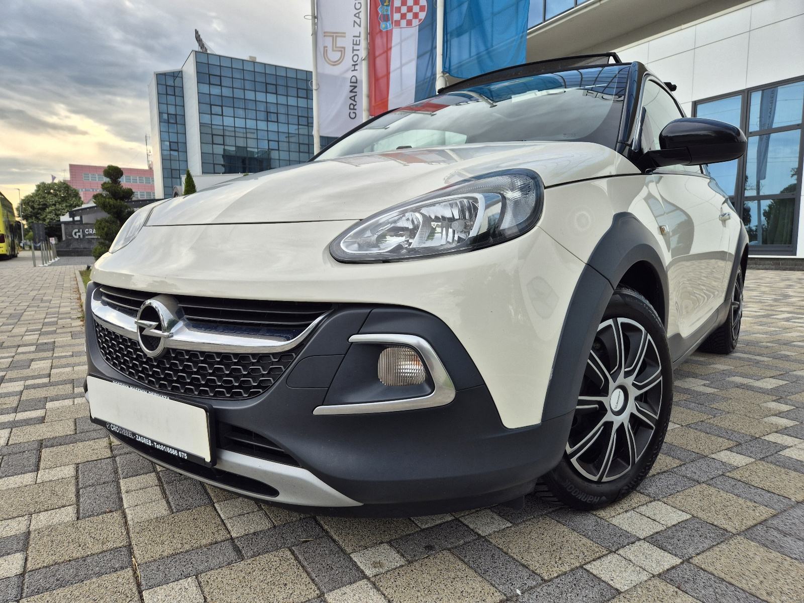 Opel Adam Turbo **ROCKS**CABRIO**KLIMA**KOŽA**MULTIMEDIJA**REG 1 GOD**, fotografija 3