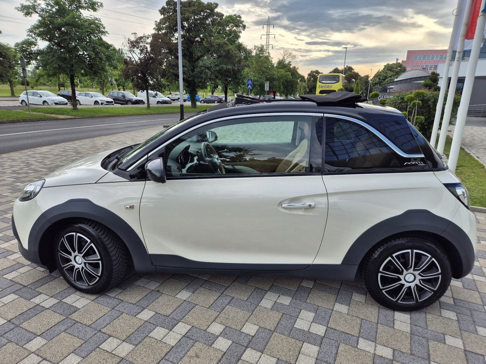 Opel Adam Turbo **ROCKS**CABRIO**KLIMA**KOŽA**MULTIMEDIJA**REG 1 GOD**, fotografija 4