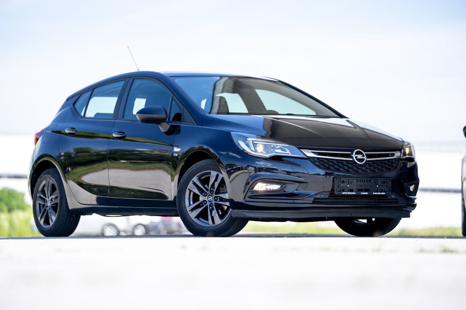 OPEL ASTRA 1.0 //MALO KM// JAKO OČUVANO VOZILO, fotografija 2