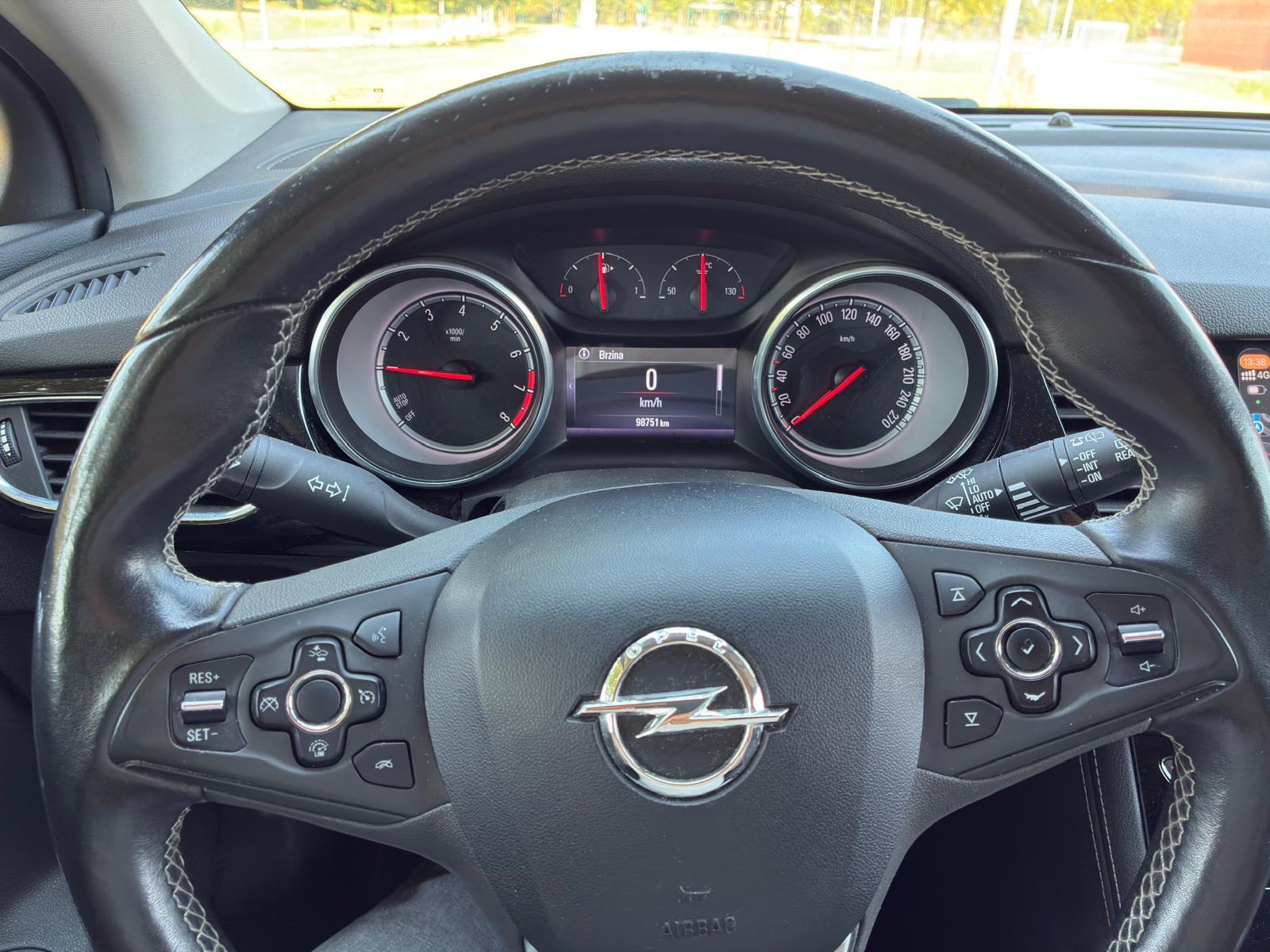 Opel Astra 1,0 Turbo Innovation, fotografija 2